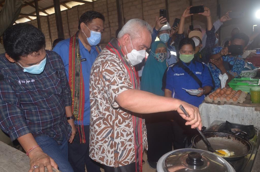Gubernur Kunjungi Peternak Sapi, Sumber Energi BioGas Cocok di Kutai Barat